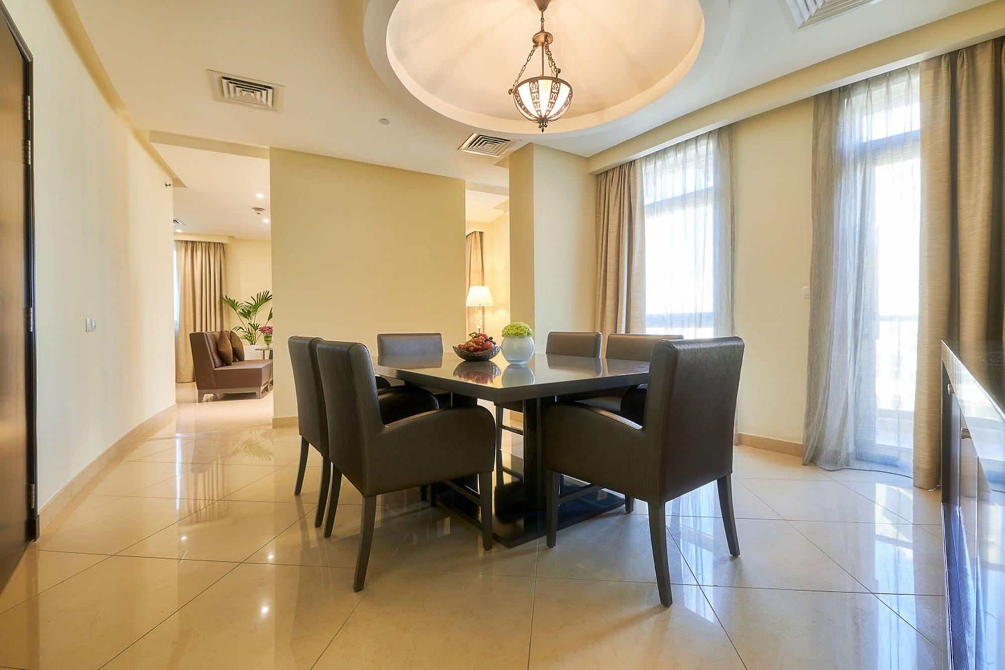 Bahi Ajman Palace Hotel Exterior foto A dining room