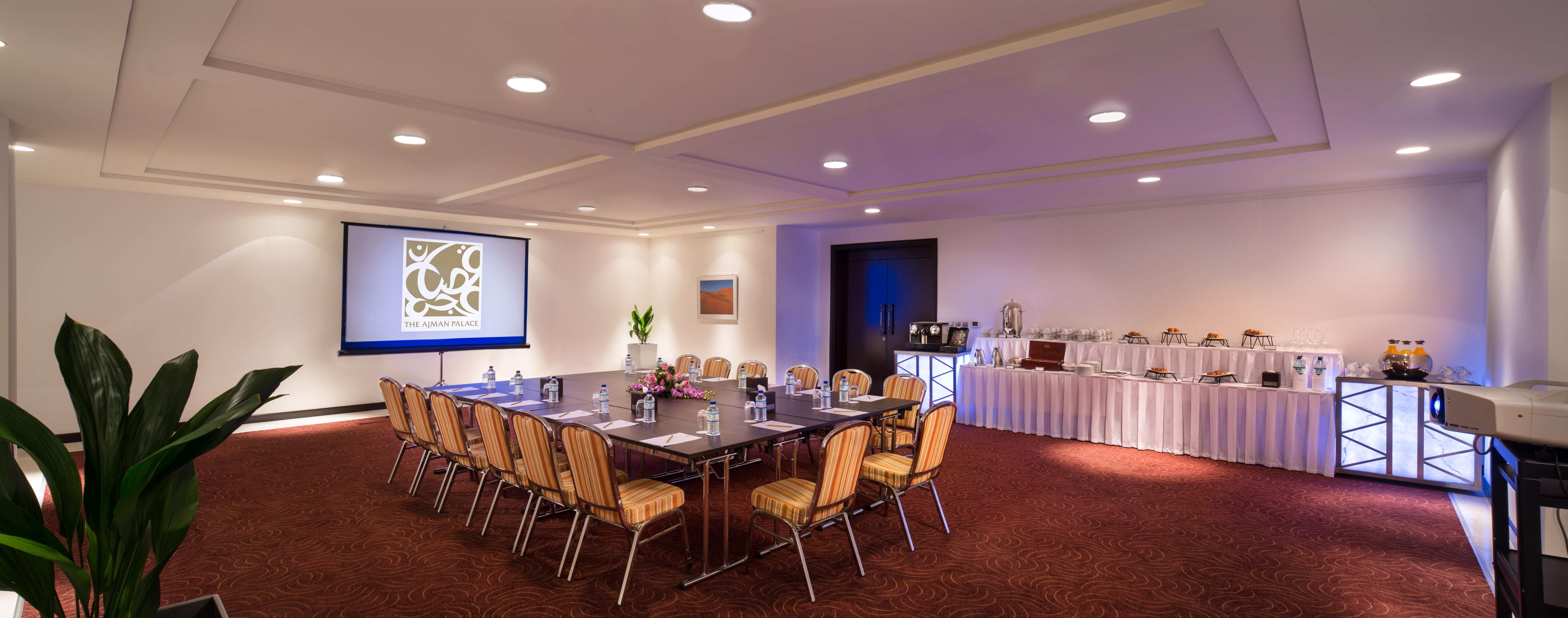 Bahi Ajman Palace Hotel Exterior foto Meeting room at the Crowne Plaza Hotel, London