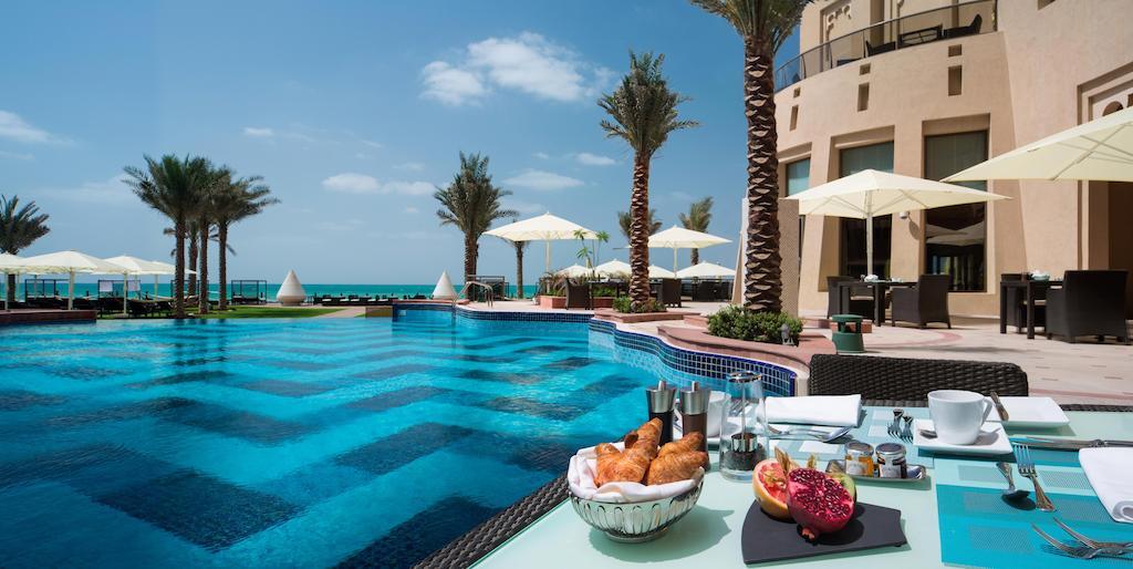 Bahi Ajman Palace Hotel Exterior foto The pool at the Ritz-Carlton, Ras Al Khaimah