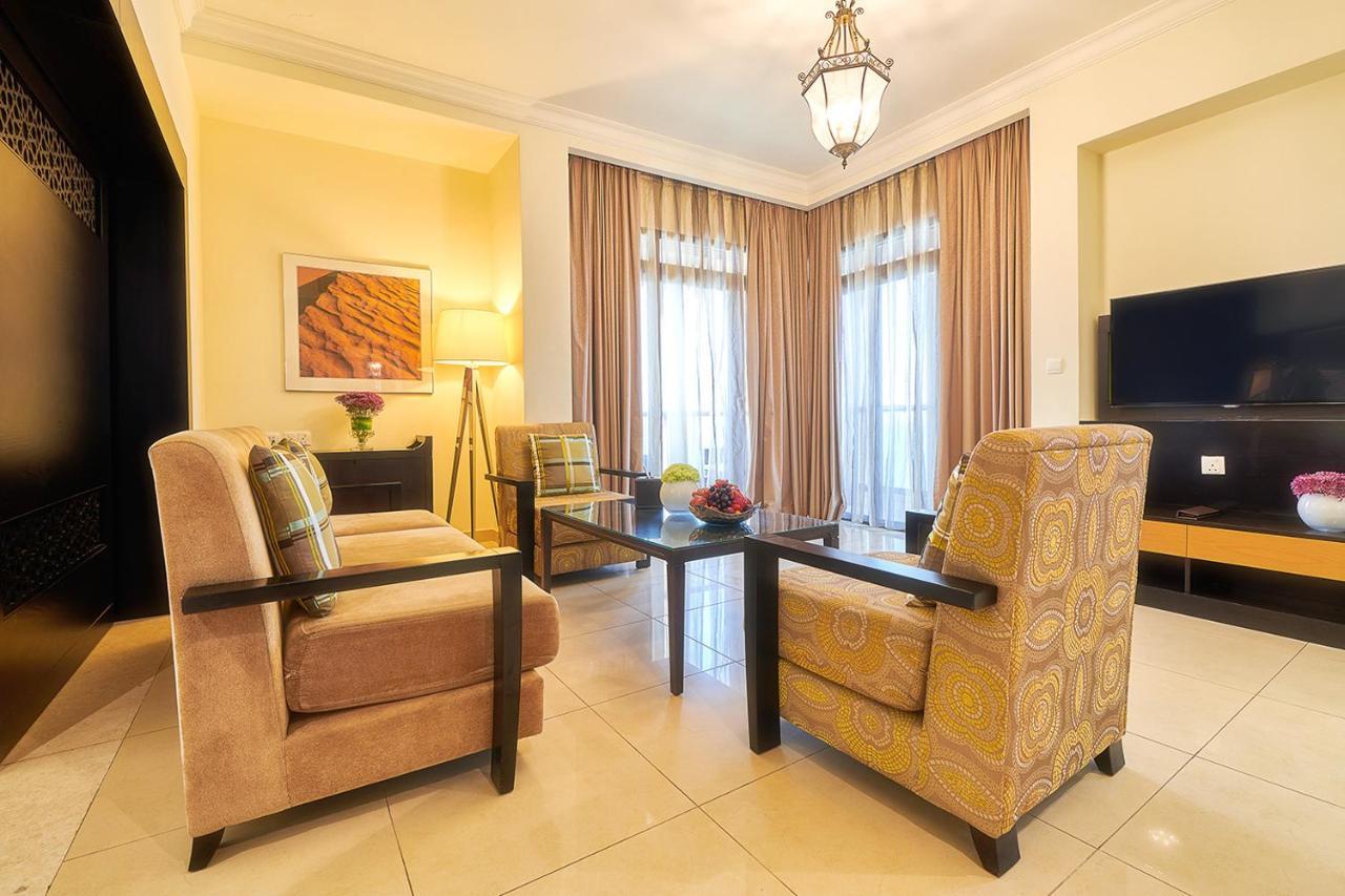 Bahi Ajman Palace Hotel Exterior foto Living room