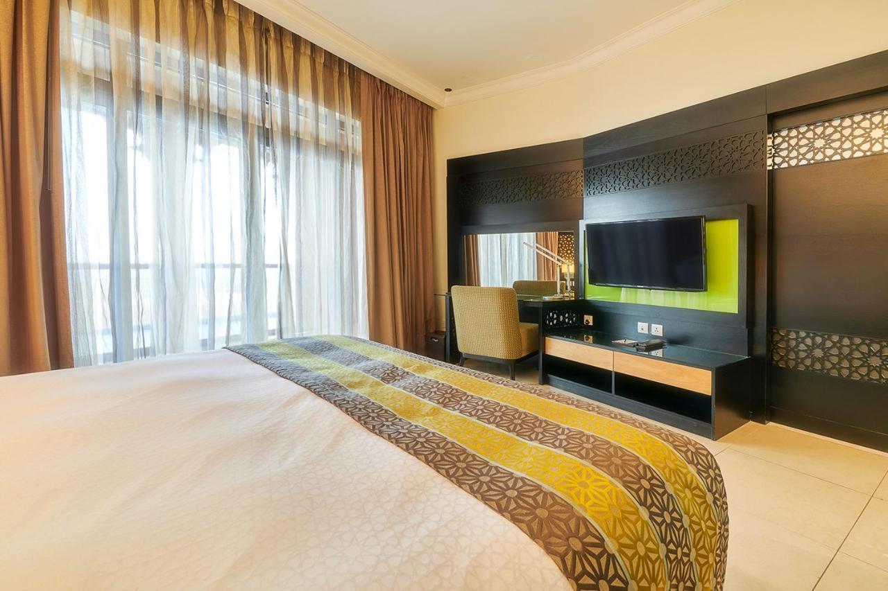 Bahi Ajman Palace Hotel Exterior foto A bedroom at the hotel