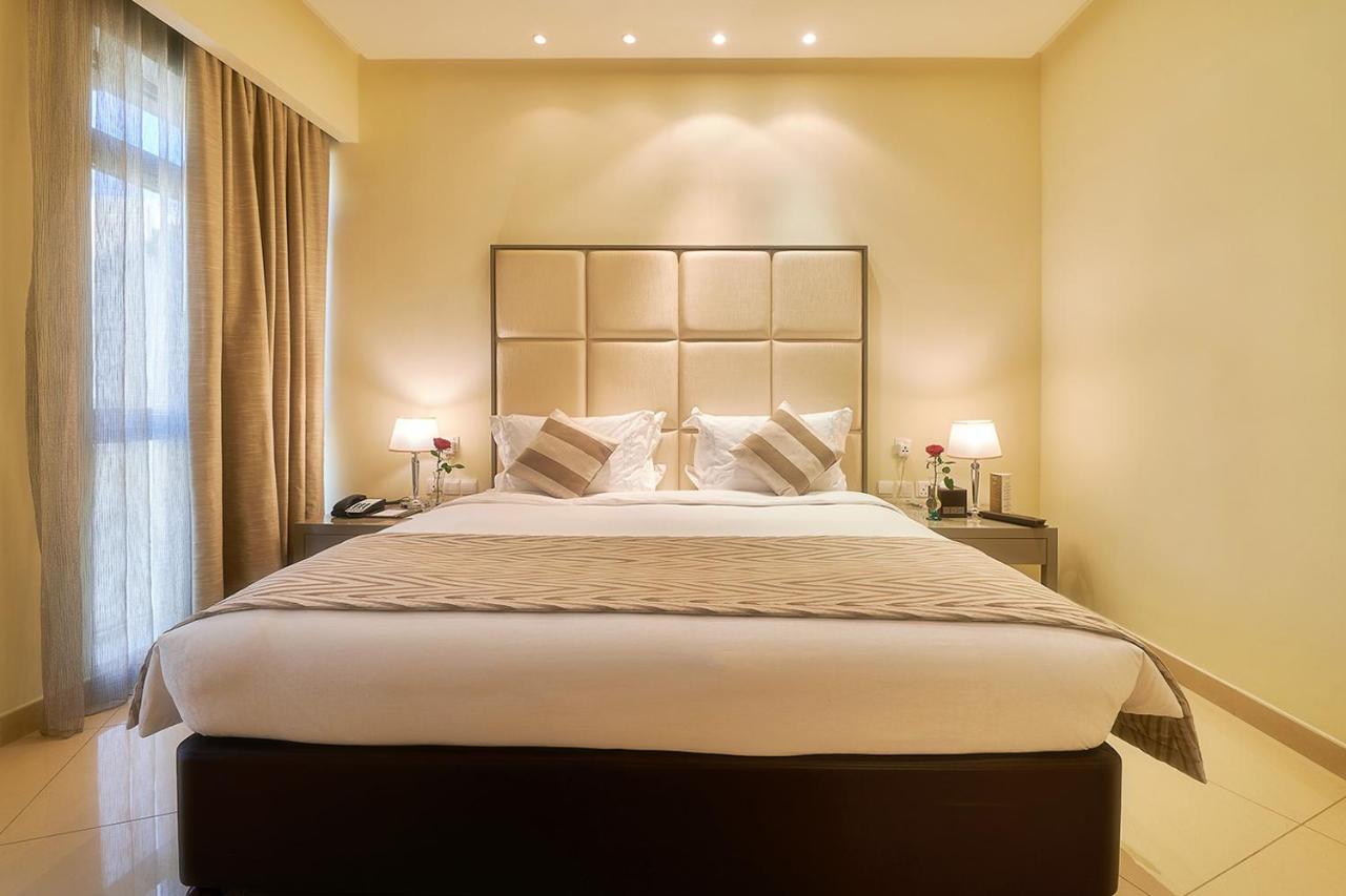 Bahi Ajman Palace Hotel Exterior foto A bedroom at the hotel