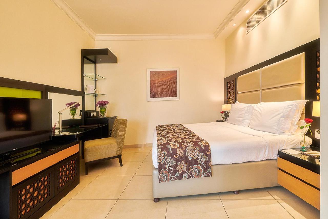 Bahi Ajman Palace Hotel Exterior foto A room at the hotel