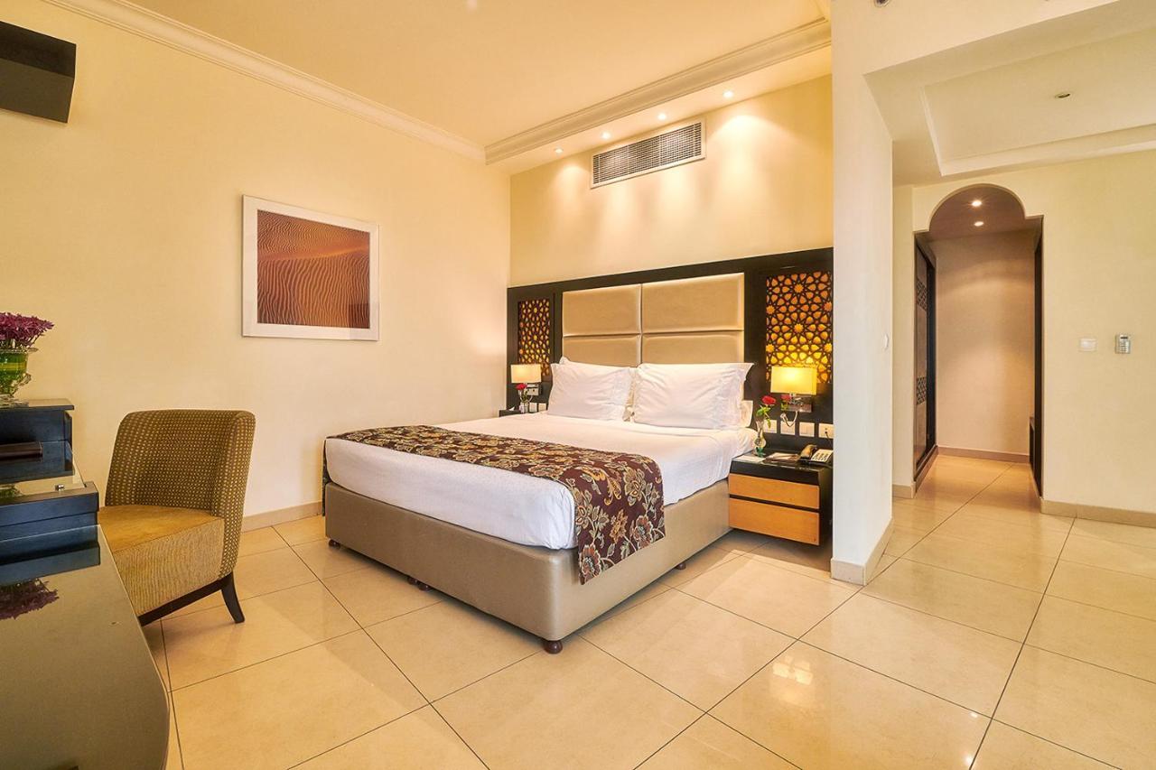 Bahi Ajman Palace Hotel Exterior foto A room at the hotel